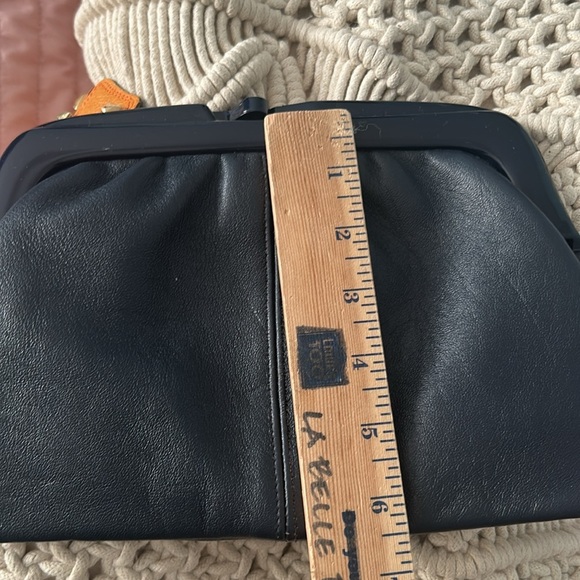 Vintage Eatons leather clutch - Picture 10 of 11